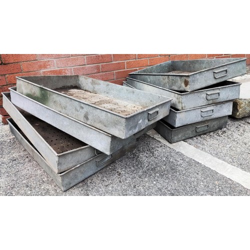 35B - 8 large galvanized steel butcher's trays 78 x 47cm