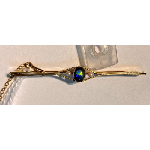 619 - A yellow metal bar brooch set central black opal and 2 seed pearls, stamped '15ct', 3 gm