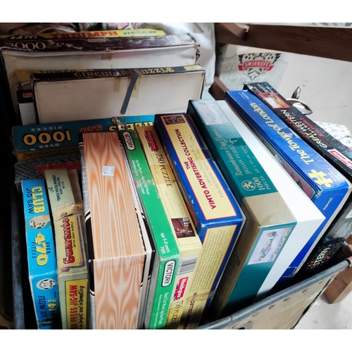 129B - A large selection of various vintage games