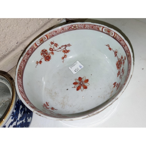 450A - An 18th / 19th century  Chinese bowl with floral decoration and orange patterned borders, diameter 1... 