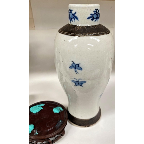 545A - A late 19th/early 20th century Chinese blue and white crackle glaze baluster vase with brown bark ef... 