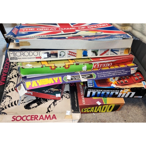 306 - A selection of vintage games:  Microdot; Escalado; etc. (not guaranteed complete)