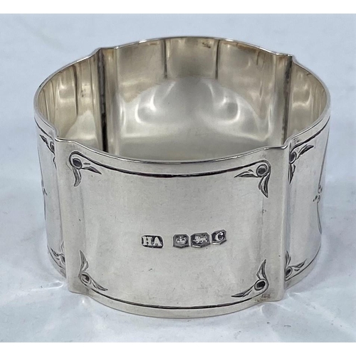 696 - A silver engraved  and pierced napkin ring, Birmingham 1913; 5 other hallmarked rings, 3.4 oz