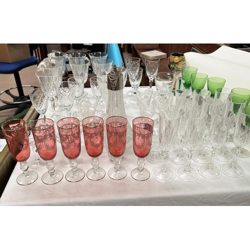 400 - A set of 6 cranberry flutes with engraved garland decoration; other drinking glasses and glassware