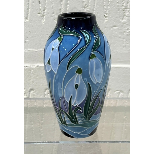 427 - A modern Moorcroft ovoid vase decorated with snowdrops against a blue ground, impressed and dated 20... 