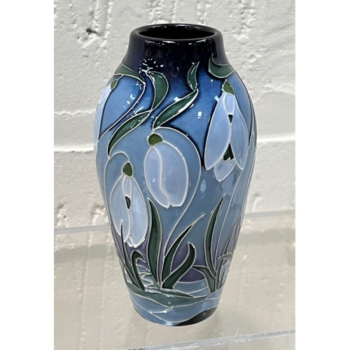 427 - A modern Moorcroft ovoid vase decorated with snowdrops against a blue ground, impressed and dated 20... 