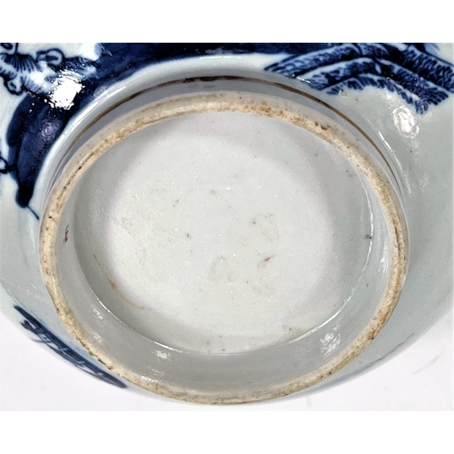 493 - An 18th century Chinese gilt highlighted blue and white bowl, 14.5cm