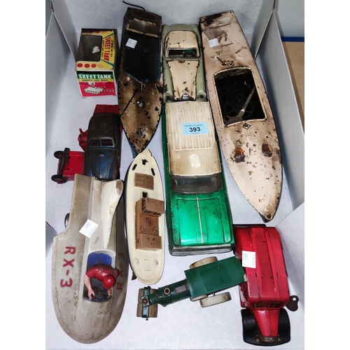 393 - A vintage Japanese clockwork Skeet Tank and a selection of other windup tin plate: cars, boats etc.