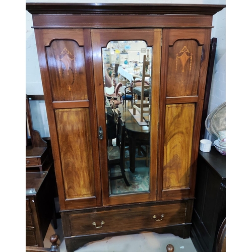 850 - An Edwardian inlaid mahogany wardrobe with central mirror drawers and 2 base drawers; similar bed en... 