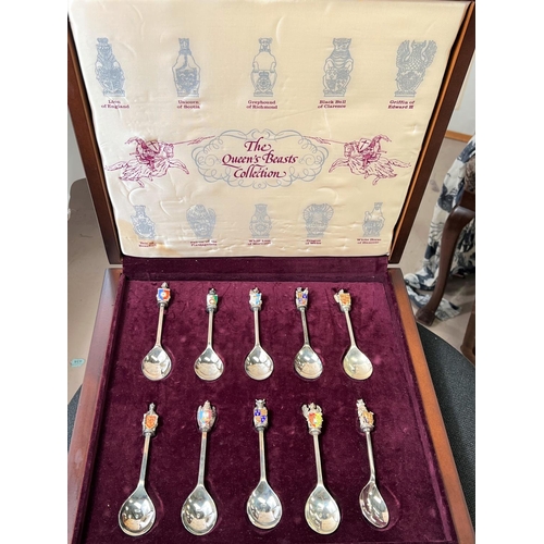 600 - A cased set of limited edition hallmarked silver 'The Queen's Beasts Collection' of spoons, each wit... 