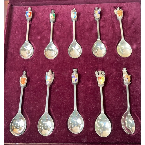 600 - A cased set of limited edition hallmarked silver 'The Queen's Beasts Collection' of spoons, each wit... 