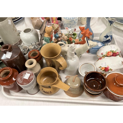 526 - A selection of trinketware and pottery