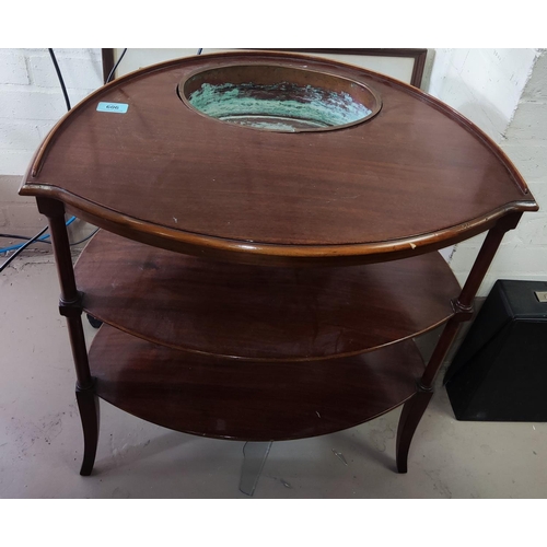 909 - A 19th century mahogany 3 height corner whatnot/washstand with inset copper bowl