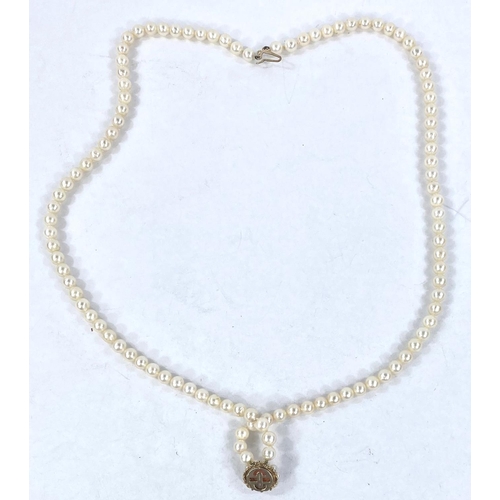 691 - A single strand pearl necklace with 9 carat hallmarked gold clasp set central coral and 10 seed pear... 