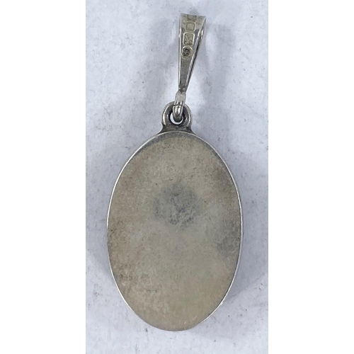 694 - A 2 tone circular metal pendant, stamped '375', 2.3gm; a fine yellow metal chain, stamped '750', 3.1... 