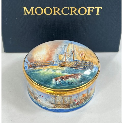 439a - A Moorcroft enamel hand painted pill box depicting a naval battle with French and English men o'war ... 