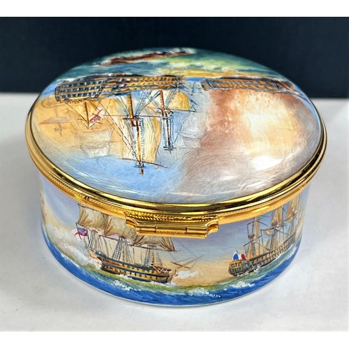 439a - A Moorcroft enamel hand painted pill box depicting a naval battle with French and English men o'war ... 