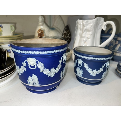 566 - Two small Wedgwood jardinieres, two egg crocks etc