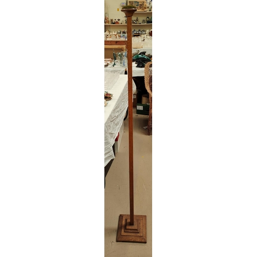 861 - A pair of mahogany wall brackets; 2 similar brackets; a tall hat stand