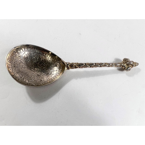 775 - A possibly 16th century German silver anointing spoon with engraved text to basin Mein Hoffnunge ruh... 