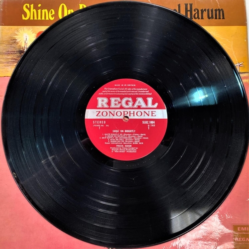 370 - PROCOL HARUM - SHINE ON BRIGHTLY, Regal Zonophone SLRZ 1004, LP, stereo, laminated front sleeve, fli... 