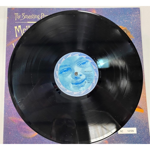 387 - THE SMASHING PUMPKINS - MELLON COLLIE AND THE INFINITE SADNESS, Hut HUTDLP 30 3 LP's, booklet number... 