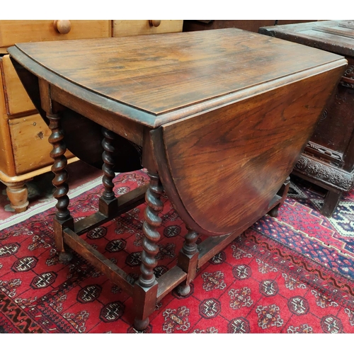 1005 - A 1930's oak dining table on barley twist supports and dining chairs