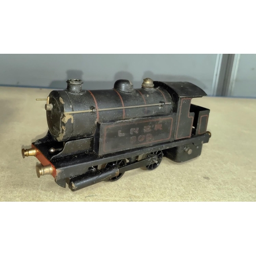 102 - An LNER loco 0-4-0, '0' gauge, with spirit burner, in original wooden box