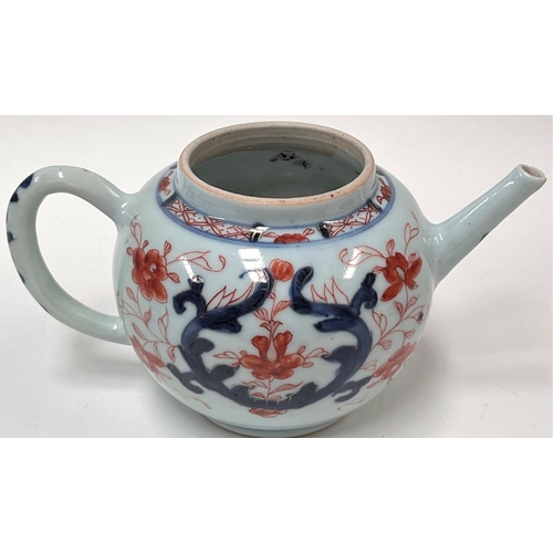 460 - An 18th century Chinese Imari pattern teapot with floral decoration, length 19cm (restoration to lid... 