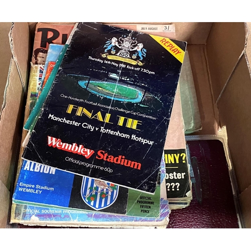 53 - A selection of 1960's/70's Manchester United and Manchester City programmes etc