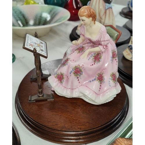 548A - A Royal Doulton figure 