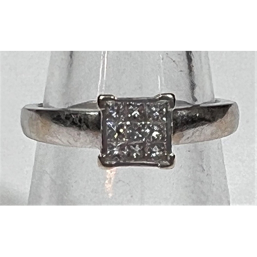 608 - A white metal ring, stamped '750', with 9 square diamonds in square setting