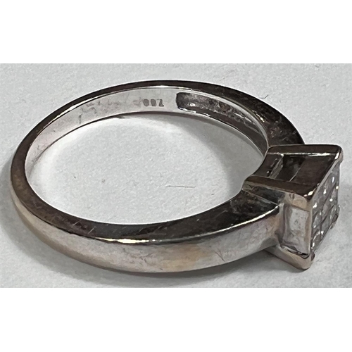 608 - A white metal ring, stamped '750', with 9 square diamonds in square setting