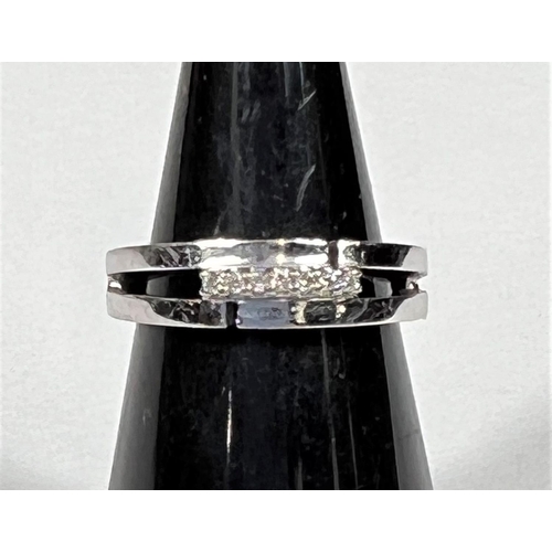 610 - A white gold half eternity ring set 7 diamonds, 2.7 gm