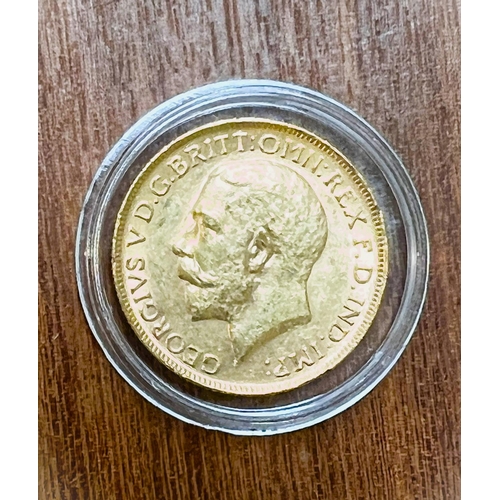 633 - A George V gold sovereign, 1918 Perth, in London Mint box