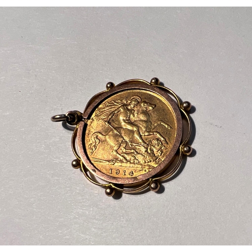 644 - A George V 1914 half sovereign in clip on pendant mount, 5.33gm gross