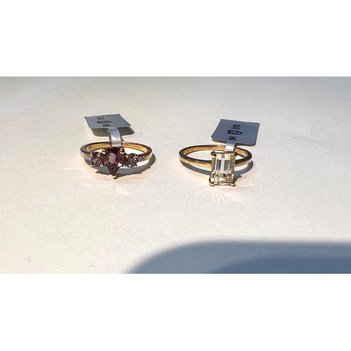 660 - 2 9 carat hallmarked gold dress rings, 1 set with 3 colour change garnets and 4 small diamonds, the ... 