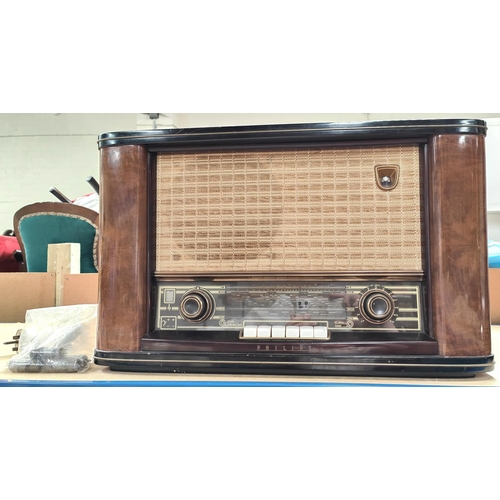 66A - A vintage Philips walnut cased radio 