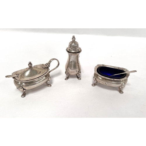 682 - A Georgian style 3 piece cruet in hallmarked silver, Birmingham 1937, 4oz