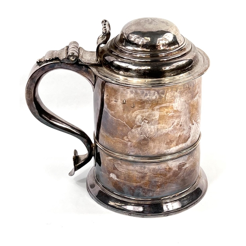 707 - A mid Georgian hallmarked silver quart tankard of ribbed cylindrical form, with hinged lid and swell... 