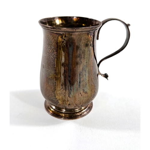 726 - A Georgian hallmarked silver baluster half pint mug on circular foot, London 1769, 3.5oz/109gm