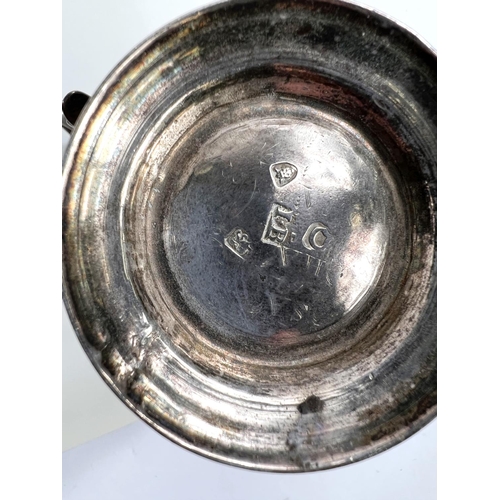 726 - A Georgian hallmarked silver baluster half pint mug on circular foot, London 1769, 3.5oz/109gm