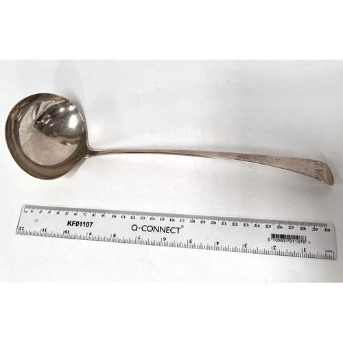 778 - A George III 18th century Old English pattern silver soup ladle, London, 1793, mark partly obscured,... 