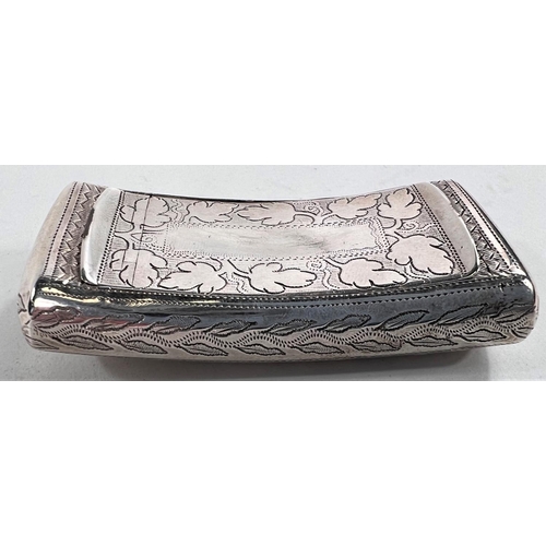 780 - A George III double hinged silver snuffbox with 2 compartments, cushion form with engraved decoratio... 