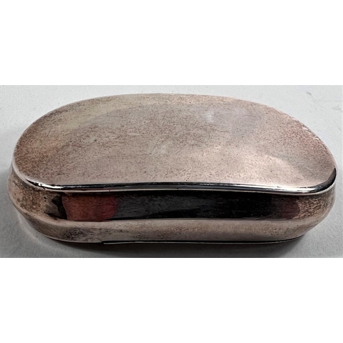 781 - An early 19th century silver snuff box of cushion form, parcel gilt interior, Birmingham 1806, maker... 