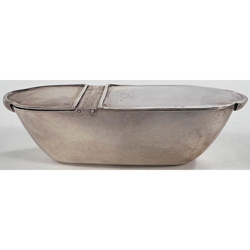 782 - An early 19th century silver boat shaped vessel enclosed by twin hinged lids, parcel gilt interior, ... 