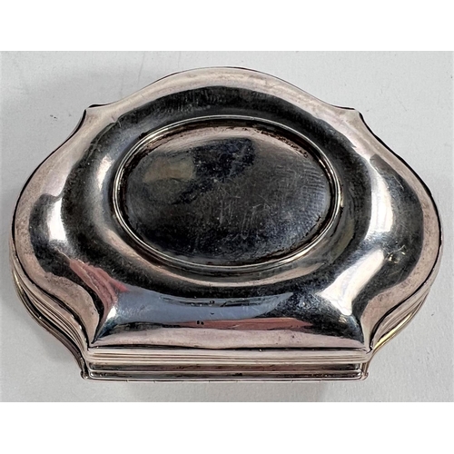 784 - A 19th century continental silver snuffbox of cushion form, polished veined agate to lid, reeded bor... 