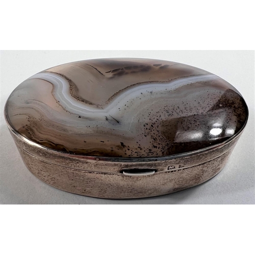 785 - An oval silver snuffbox, banded agate top, Birmingham, 1901, maker F.G.T. 6cm