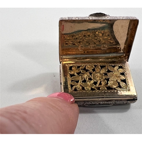 804 - A late Georgian parcel gilt silver vinaigrette in the form of a purse, Birmingham, 1816, maker Josep... 