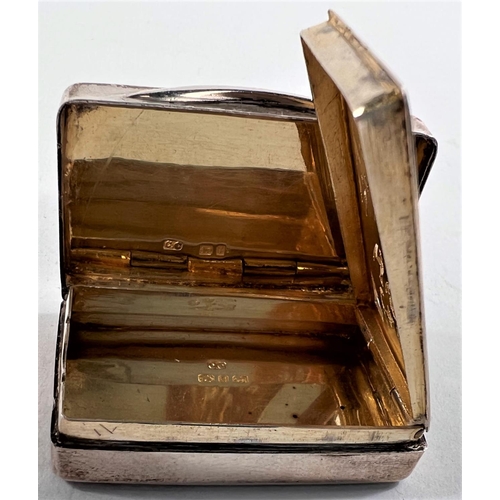 807 - A late Victorian parcel gilt silver vinaigrette of plain rectangular form, engraved decoration, Birm... 